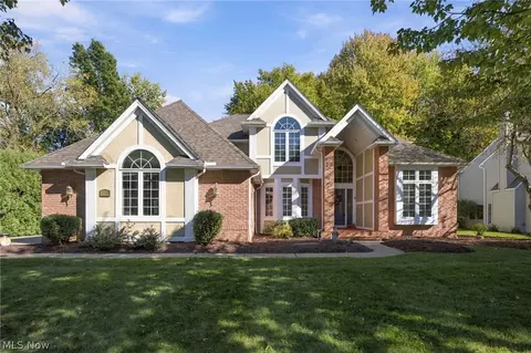 517 Rockwood Ct, Avon Lake, OH 44012