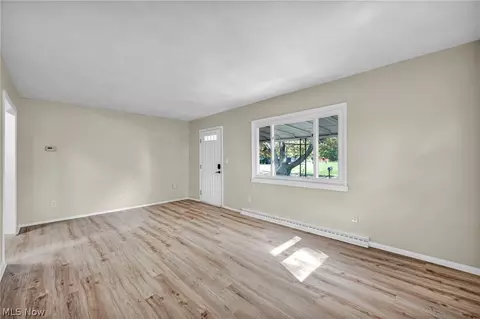 Living - 2900 Brenner Dr, Lorain, OH 44053 photo 3 of 4