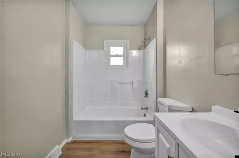 Bath - 2900 Brenner Dr, Lorain, OH 44053 photo 2 of 2