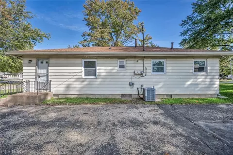 Exterior - 2900 Brenner Dr, Lorain, OH 44053 photo 7 of 10