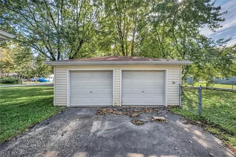 Exterior - 2900 Brenner Dr, Lorain, OH 44053 photo 6 of 10