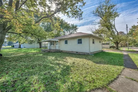 Exterior - 2900 Brenner Dr, Lorain, OH 44053 photo 2 of 10
