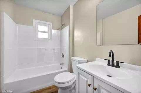 Bath - 2900 Brenner Dr, Lorain, OH 44053 photo 1 of 2