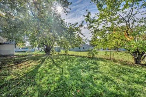 Exterior - 2900 Brenner Dr, Lorain, OH 44053 photo 8 of 10