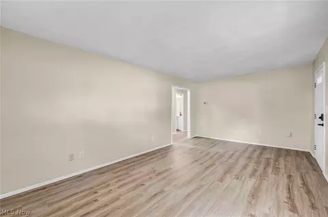 Living - 2900 Brenner Dr, Lorain, OH 44053 photo 2 of 4