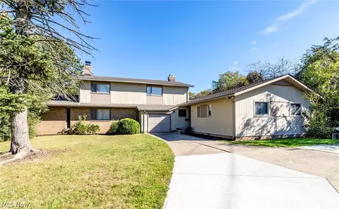 3129 Warrensville Center Rd, Shaker Heights, OH 44122