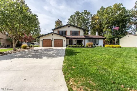 1805 Stonehenge Ave NE, Warren, OH 44483
