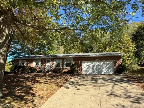 1207 2nd St NW, New Philadelphia, OH 44663