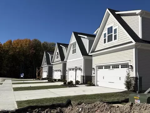 Exterior - 7384 S Pointe Ln, Parma, OH 44130 photo 3 of 3