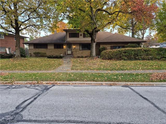 6697 Greenbriar Dr, Parma Heights, OH 44130