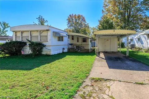 51 Patio Ln, Olmsted Twp, OH 44138