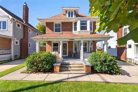 1528 Lauderdale Ave, Lakewood, OH 44107