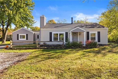 7833 Baumhart Rd, Amherst, OH 44001