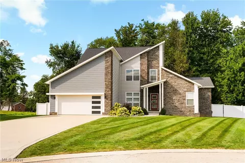 5585 Shadow Ridge Cir NW, North Canton, OH 44720
