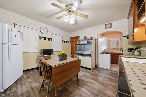 Kitchen - 1016 E 1020 E 16th St, Ashtabula, OH 44004 photo 2 of 5
