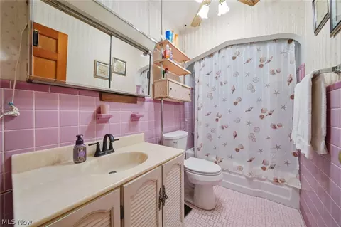 Bath - 1016 E 1020 E 16th St, Ashtabula, OH 44004 photo 1 of 3