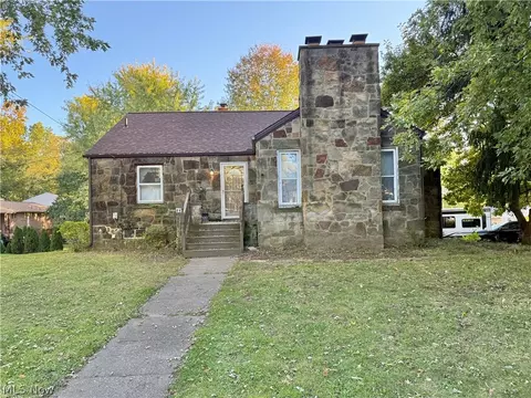 2821 Connecticut St SW, Massillon, OH 44646