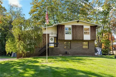 1734 E Broad St, Louisville, OH 44641