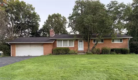 2625 Hyacinth Dr NW, North Canton, OH 44720
