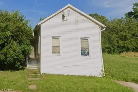 3325 E 49th St, Cleveland, OH 44127