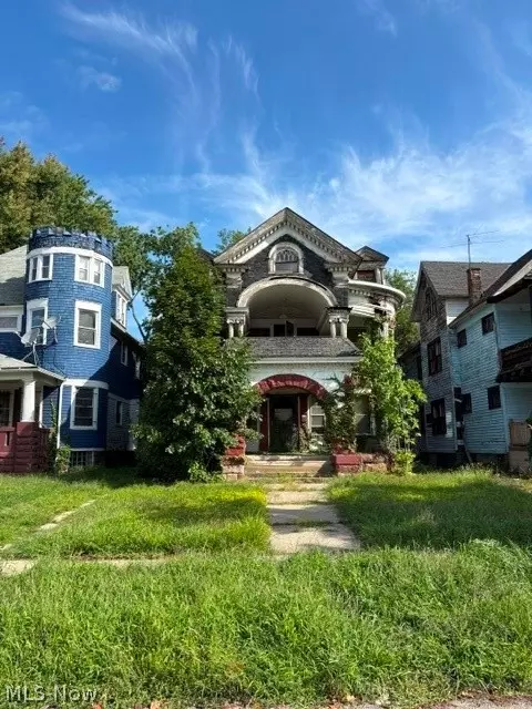 10005 South Blvd, Cleveland, OH 44108