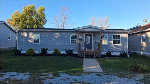 422 E 4th St, West Lafayette, OH 43845