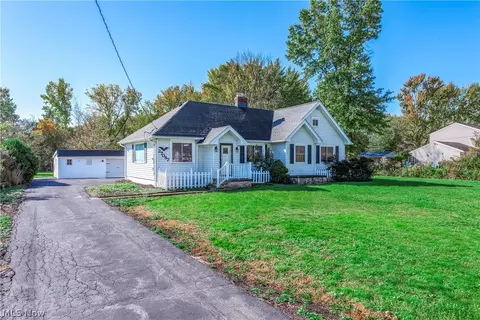 27087 Cook Rd, Olmsted Twp, OH 44138