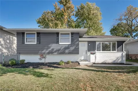 307 Saint Lawrence Blvd, Eastlake, OH 44095