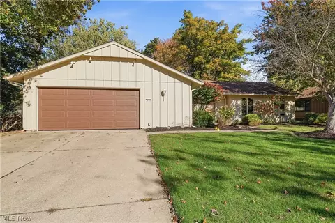 6119 Oakwood Cir, North Ridgeville, OH 44039