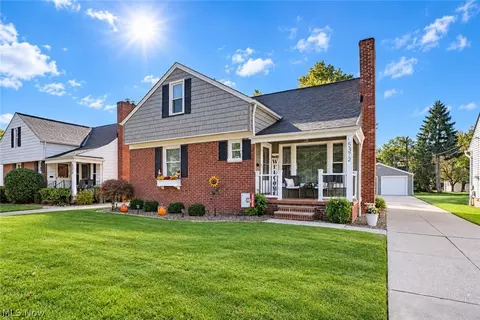 5372 Beacon Rd, Lyndhurst, OH 44124