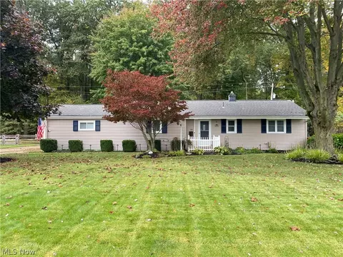 198 Crestwood Dr, Avon Lake, OH 44012