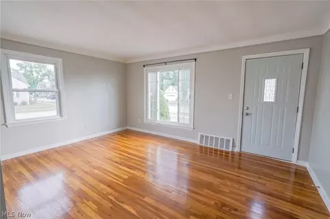 Living - 1644 Douglas Rd, Wickliffe, OH 44092 photo 2 of 4