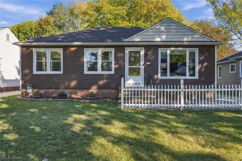 6547 Lawnwood Ave, Parma Heights, OH 44130