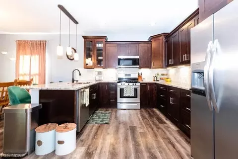 Kitchen - 2985 Gale Rd, Willoughby, OH 44094 photo 2 of 4