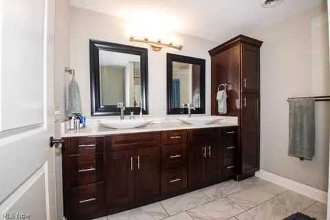 Bath - 2985 Gale Rd, Willoughby, OH 44094 photo 5 of 5