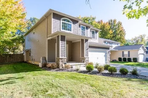 Exterior - 2985 Gale Rd, Willoughby, OH 44094 photo 5 of 8