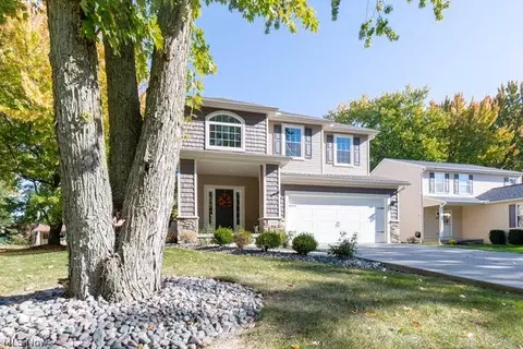 Exterior - 2985 Gale Rd, Willoughby, OH 44094 photo 4 of 8