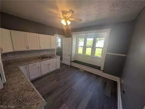 144 W Bridge St, Elyria, OH 44035 photo 6