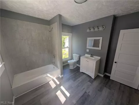 144 W Bridge St, Elyria, OH 44035 photo 21