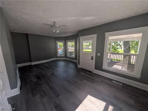 144 W Bridge St, Elyria, OH 44035 photo 2