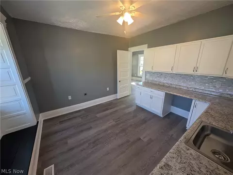 144 W Bridge St, Elyria, OH 44035 photo 5