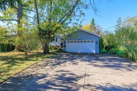 490 Bassett Rd, Bay Village, OH 44140