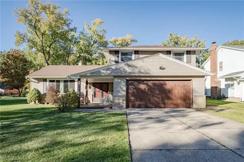 5283 Hickory Dr, Lyndhurst, OH 44124