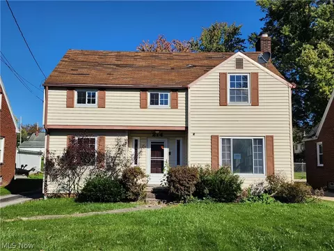 214 Maywood Dr, Youngstown, OH 44512