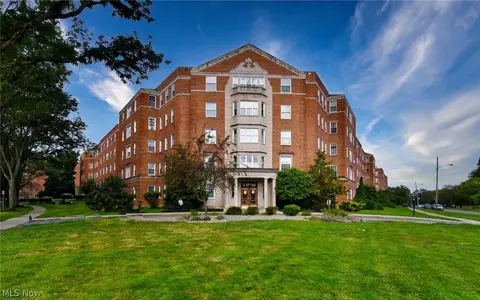 13800 Fairhill Rd #312, Shaker Heights, OH 44120