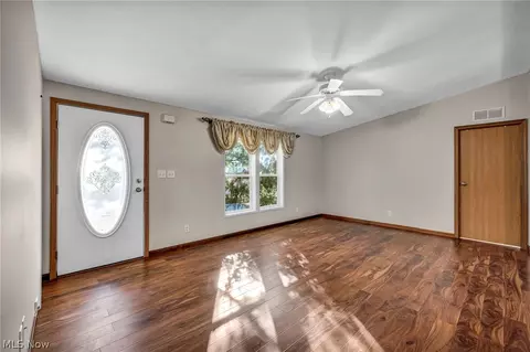 Living - 557 Chambers Rd, Chardon, OH 44024 photo 4 of 9