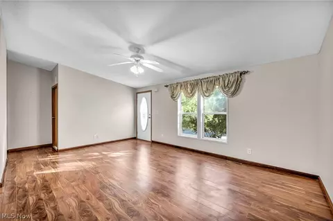 Living - 557 Chambers Rd, Chardon, OH 44024 photo 5 of 9