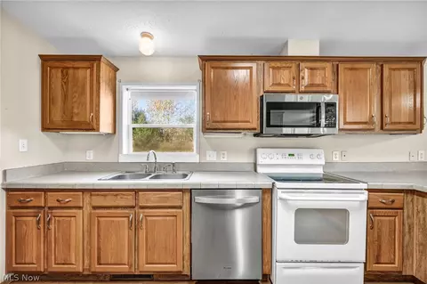 Kitchen - 557 Chambers Rd, Chardon, OH 44024 photo 3 of 5