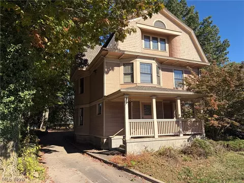 631 W Exchange St, Akron, OH 44302