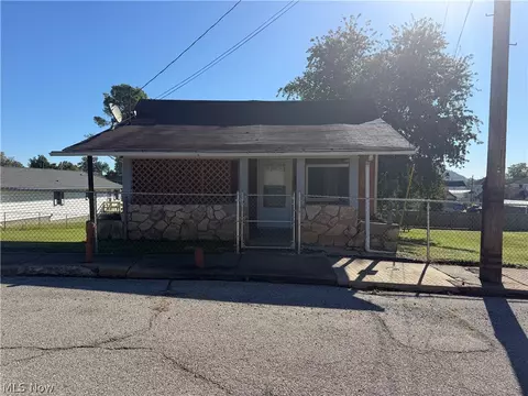 1318 Dillaway St, Parkersburg, WV 26101
